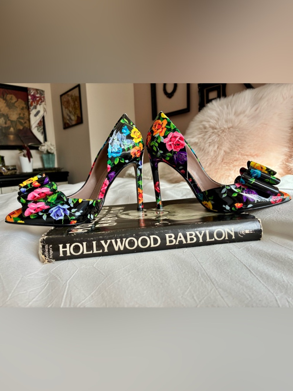 Betsey Johnson Black Floral Pointed-Toe Heels with Bow Accent- Size 6 - Picture 8 of 11